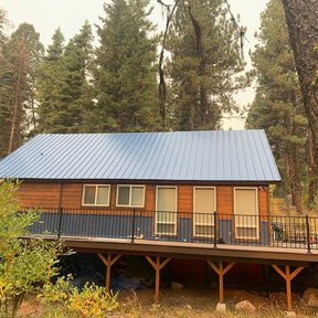 <div><h4>Standing seam metal roof on cabin in Idaho</h4><p><b>Manufacturer:</b> All County Roofing Inc.</p><p><b>Location:</b> Idaho, US</p><p><b>Style:</b> Vertical Panel/Standing Seam</p><p><b>Material:</b> Steel</p><p><b>Color:</b> Green</p><p><a href="/gallery/image-detail/1247/" class="link-arrow text-uppercase theme-color--orange" data-toggle="modal" data-target="#detailModal_gallery_image_grid_lamlejqhdgHs">View More</a></p></div>