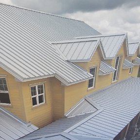 <div><h4>Standing Seam</h4><p><b>Manufacturer:</b> Triple Crown Roofing Inc</p><p><b>Location:</b> Florida, US</p><p><b>Style:</b> Vertical Panel/Standing Seam</p><p><b>Material:</b> Steel</p><p><a href="/gallery/image-detail/1160/" class="link-arrow text-uppercase theme-color--orange" data-toggle="modal" data-target="#detailModal_gallery_image_grid_lamlejqhdgHs">View More</a></p></div>